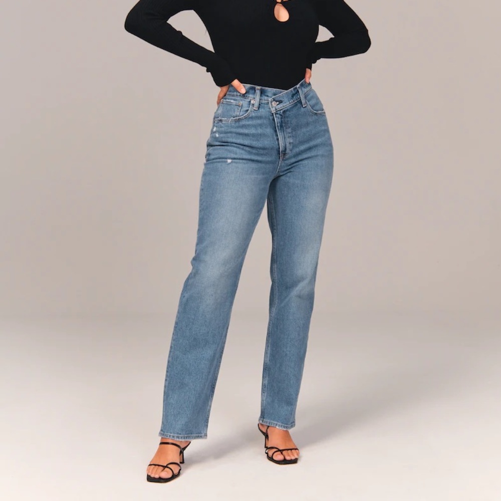 Abercrombie Curve Love 90’s Ultra High Rise Straight Jeans